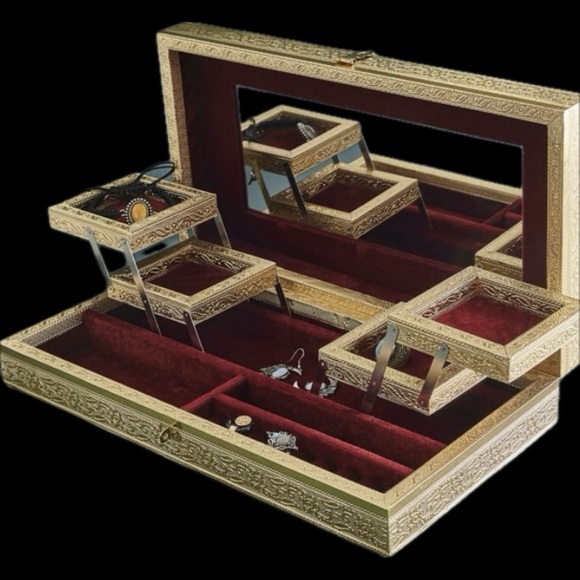 🌟NWT: Gold Chakra Jewelry Box - Picture 8 of 9